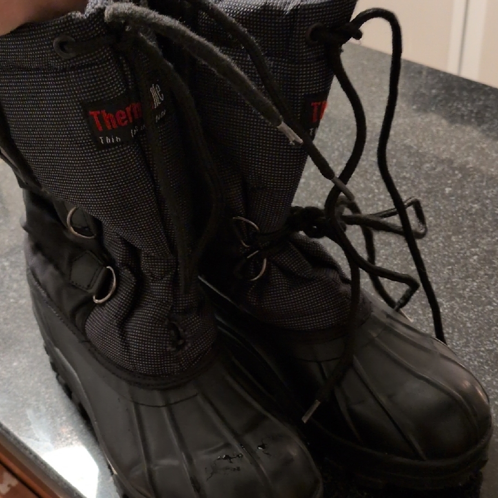 Thermador Black Winter Boots